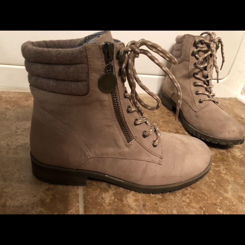 Women’s casual boots size 6.5